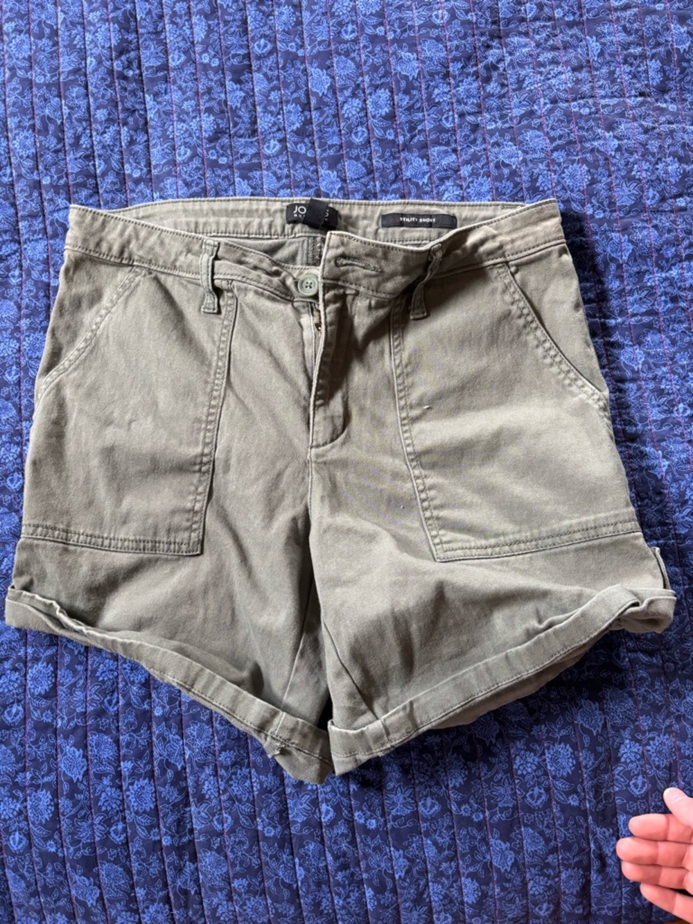 Jones New York Olive Green Casual Rolled-Hem Shorts